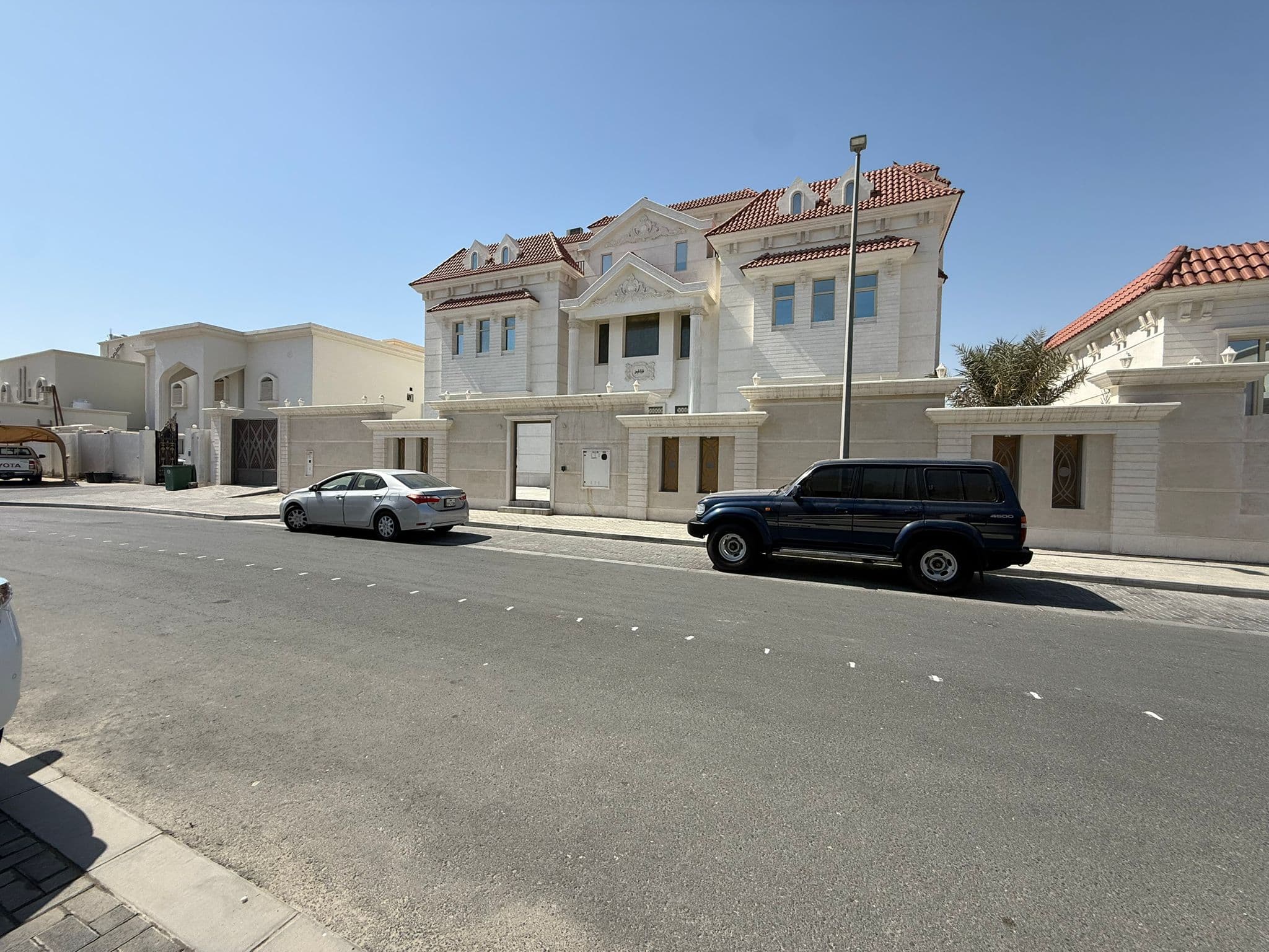 فيلا سكنية 8 غرف نوم للبيع في دحيل