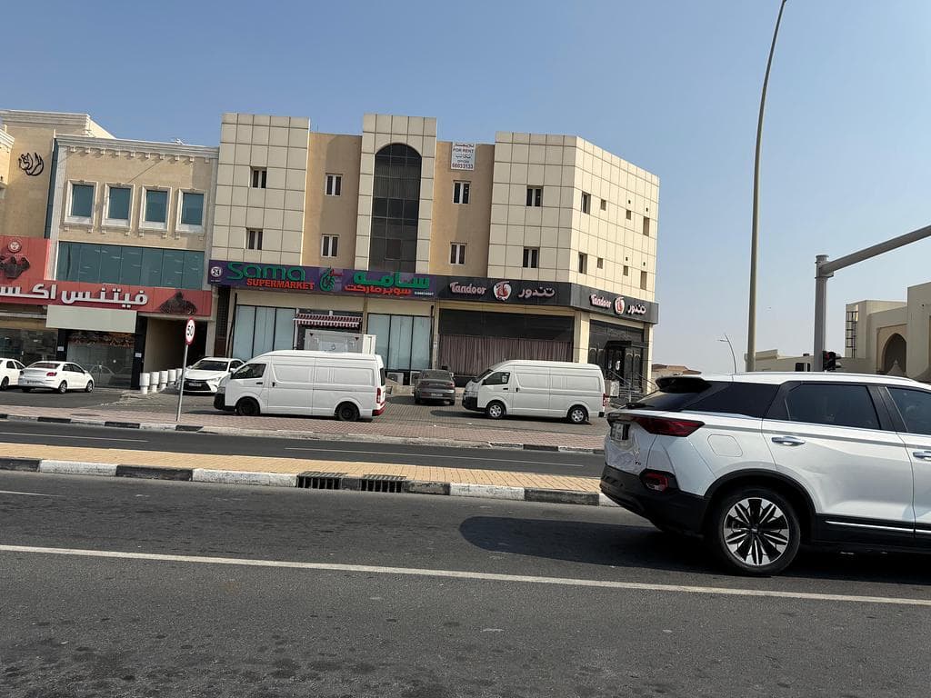 مبنى تجاري للبيع في العزيزية