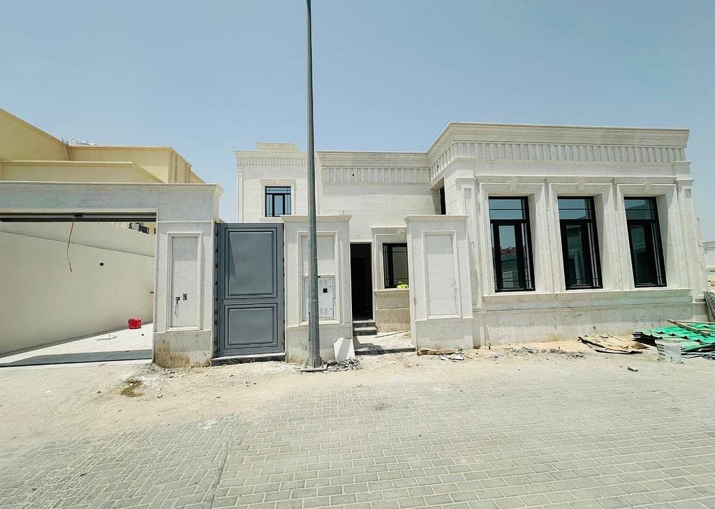فيلا سكنية 8 غرف نوم للبيع في دحيل