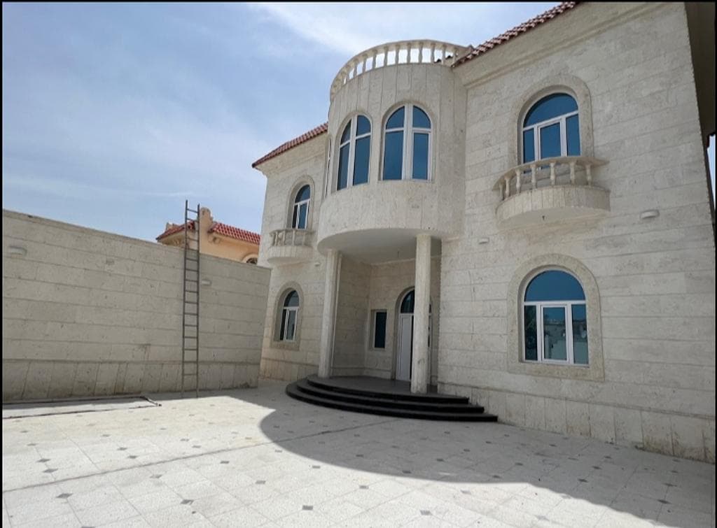 فيلا سكنية 4 غرف نوم للبيع في دحيل