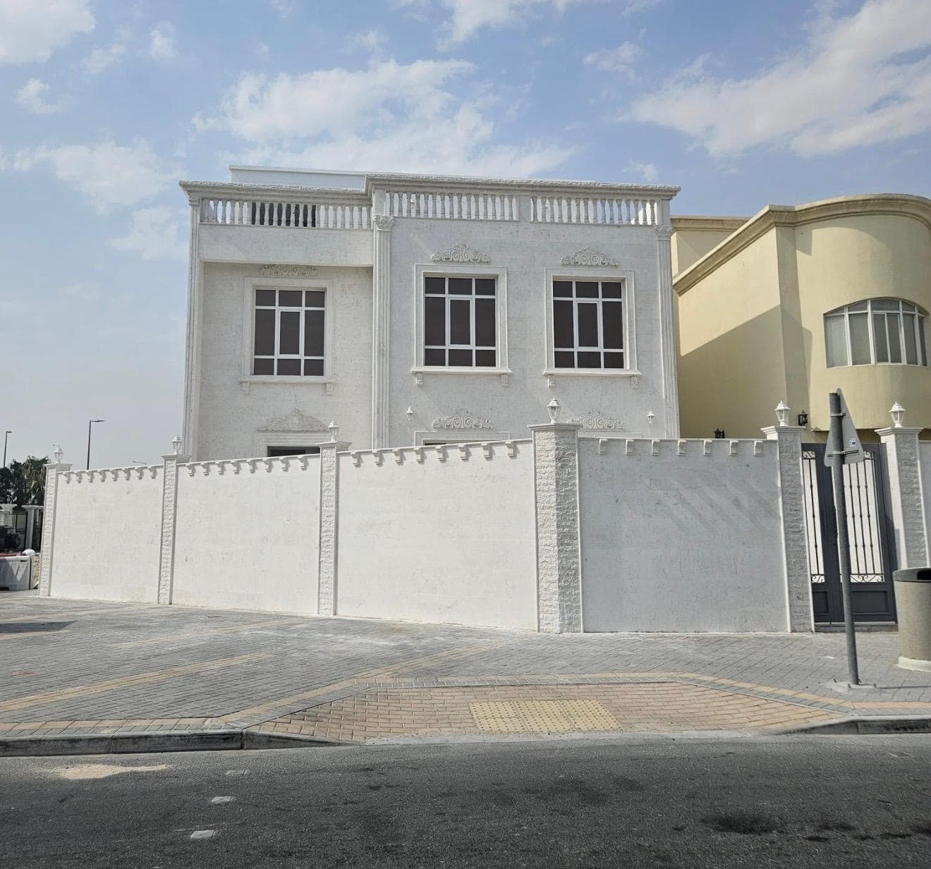 مبنى سكني للبيع