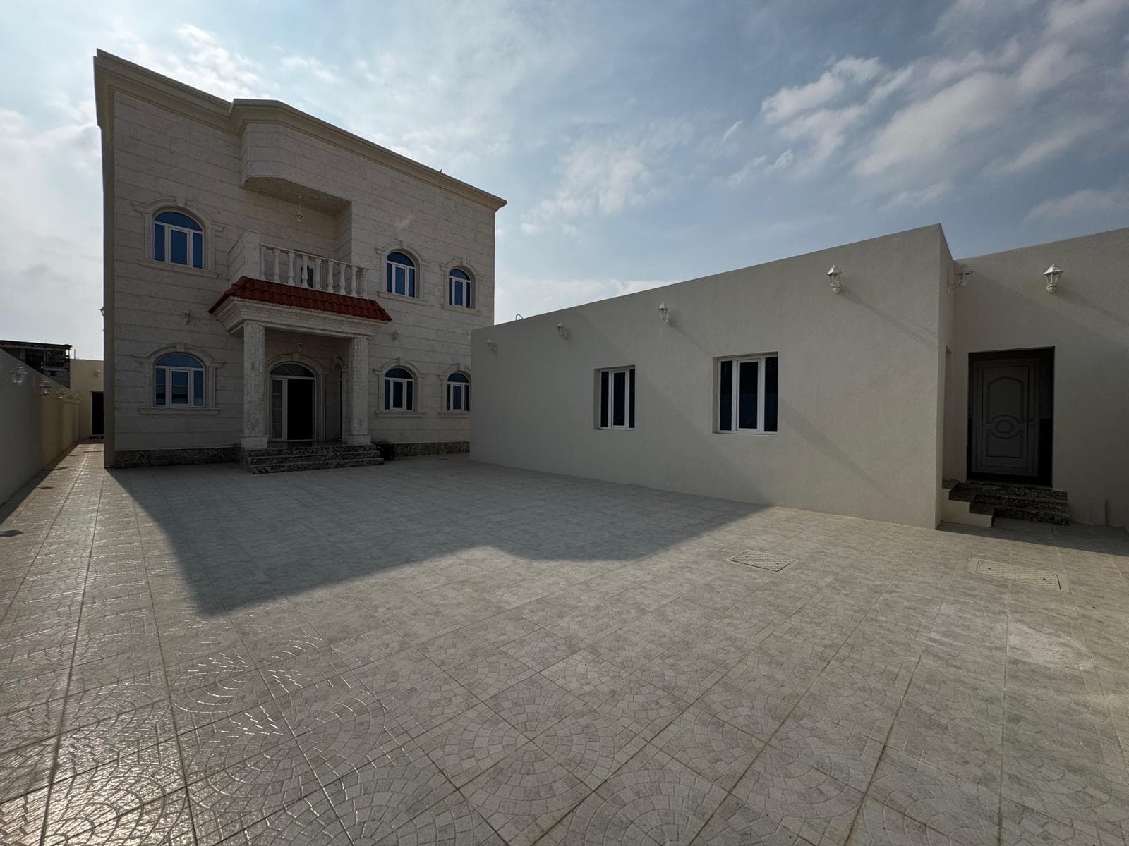 فيلا سكنية 8 غرف نوم للبيع في جريان جنيحات 