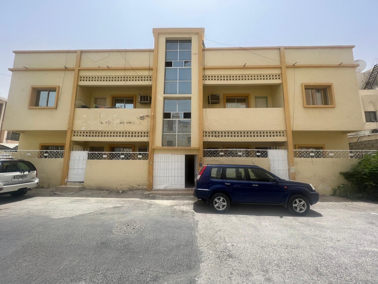 Residential Building for Sale in Airport
