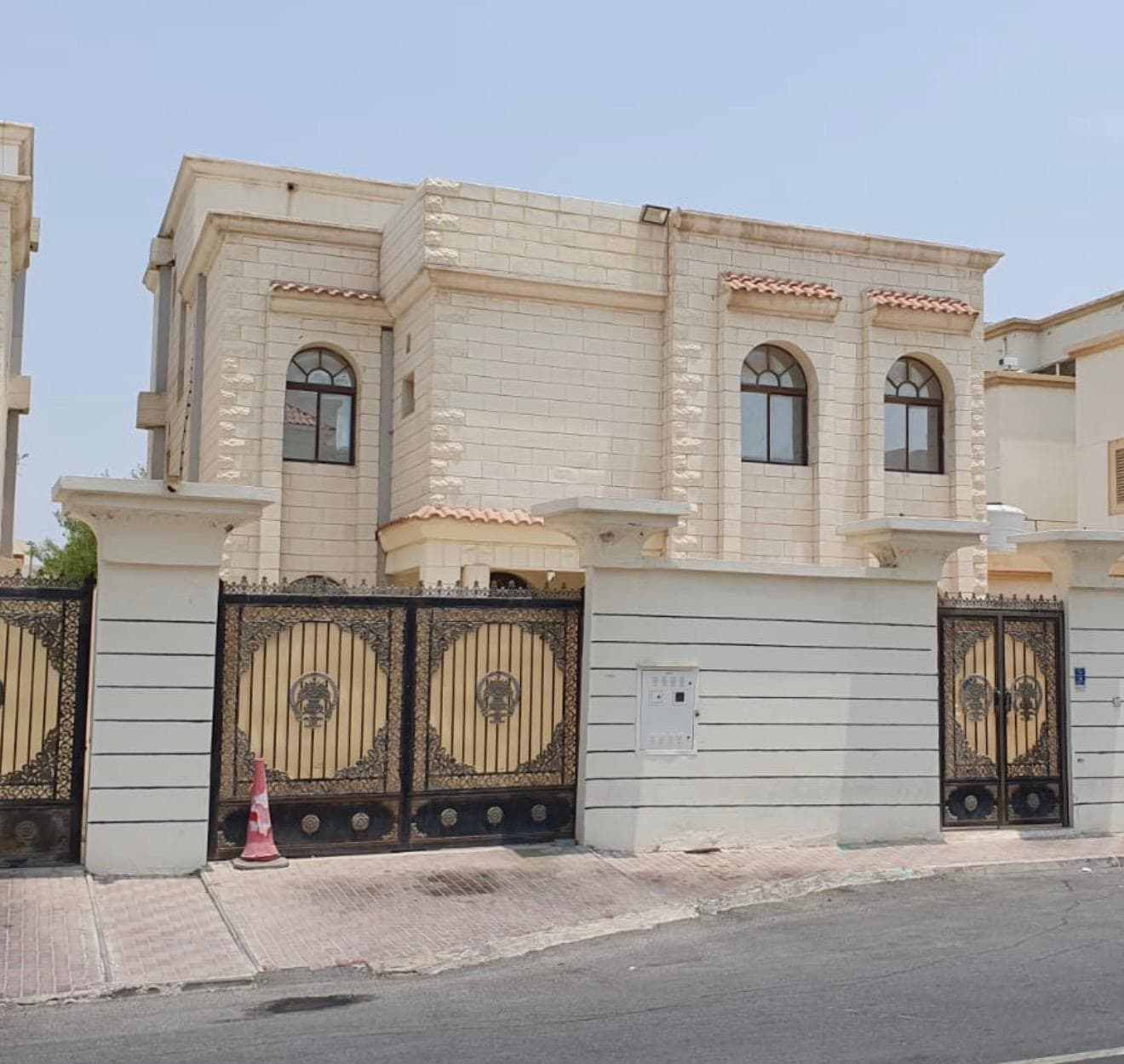 فيلا سكنية 6 غرف نوم للبيع في نعيجة