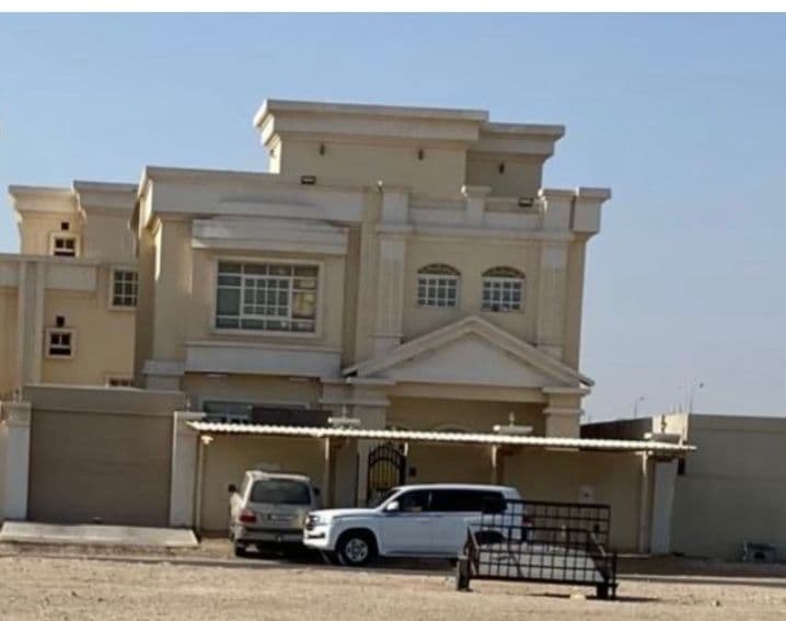 فيلا سكنية 8 غرف نوم للبيع في الرويس