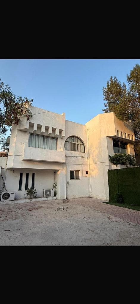 فيلا سكنية 7 غرف نوم للبيع في عنيزة (الخليج الغربي)