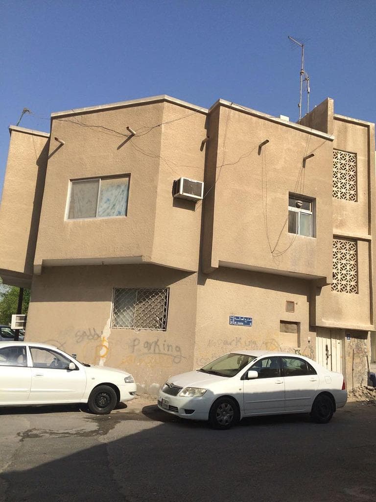 مبنى سكني للبيع في ام غويلينة